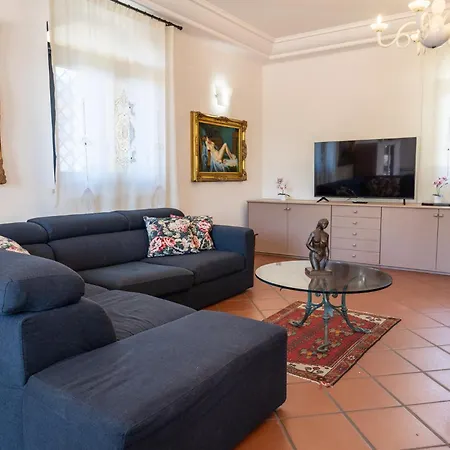 Villa Gialla *