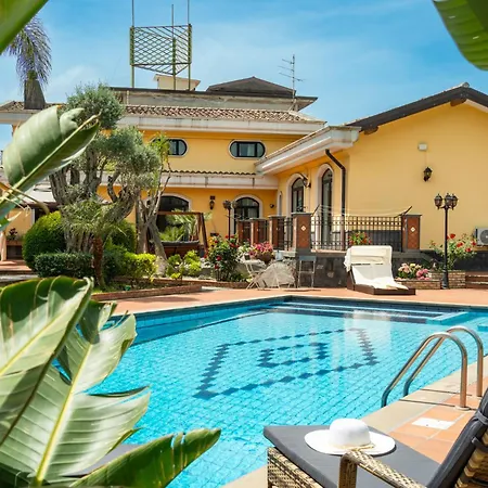 Gialla - Private Padel Court Villa