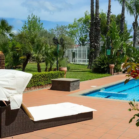Gialla - Private Padel Court Villa
