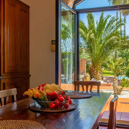 Gialla - Private Padel Court Villa *