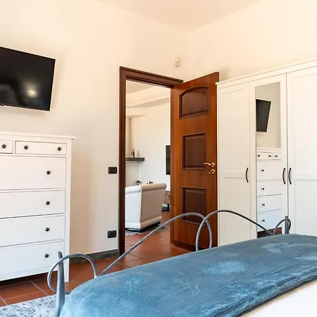 Villa Gialla - Private Padel Court Aci Catena