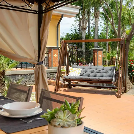Gialla - Private Padel Court * Aci Catena