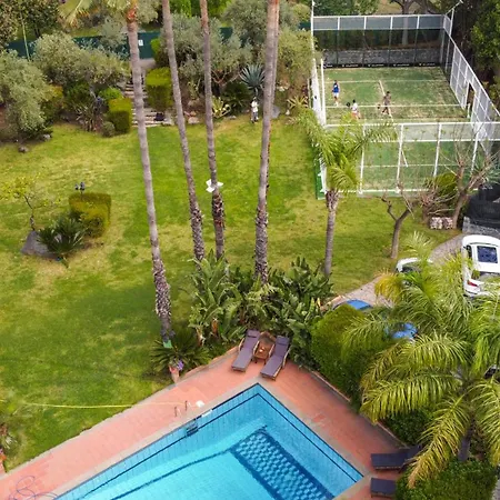 Gialla - Private Padel Court Villa *