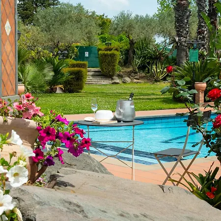 Gialla - Private Padel Court