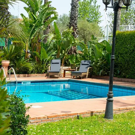 Gialla - Private Padel Court Villa